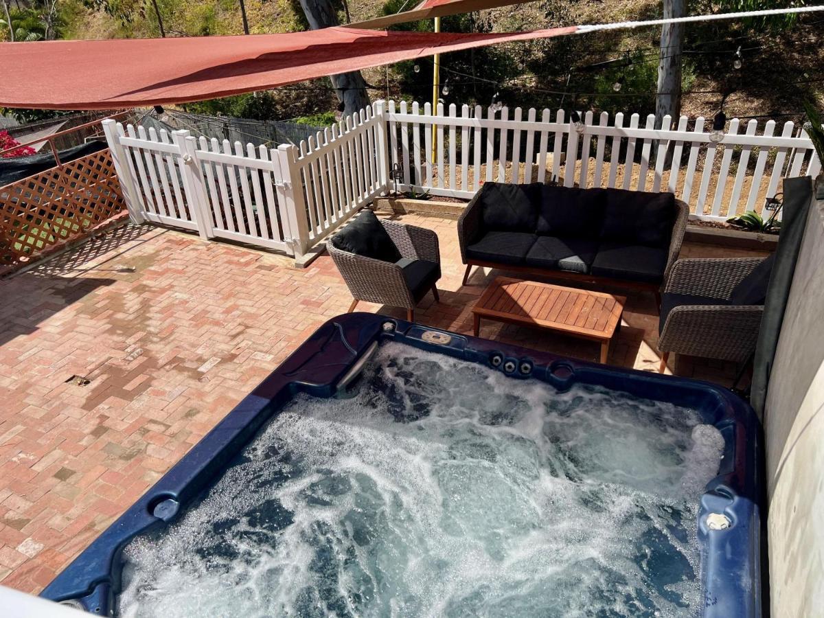 Catalina Three Bedroom Home With Hot Tub And Golf Cart Avalon Exterior photo